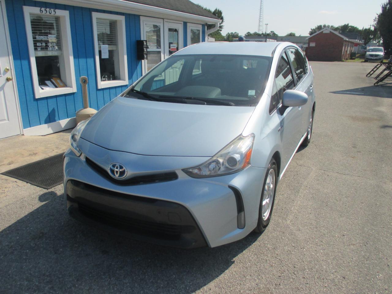 Toyota Prius V 5dr Wgn Three (Natl) 2016