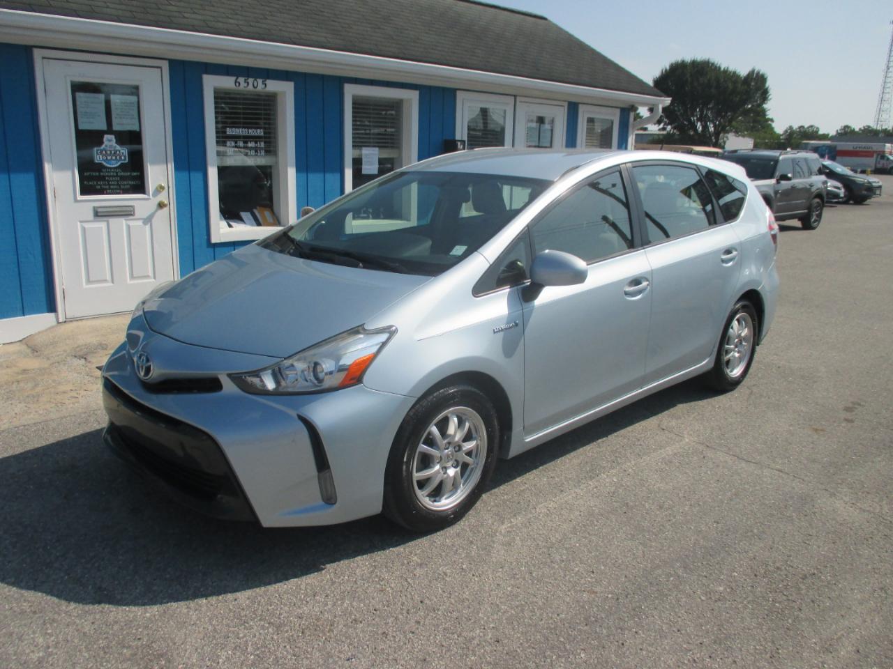 Toyota Prius V 5dr Wgn Three (Natl) 2016