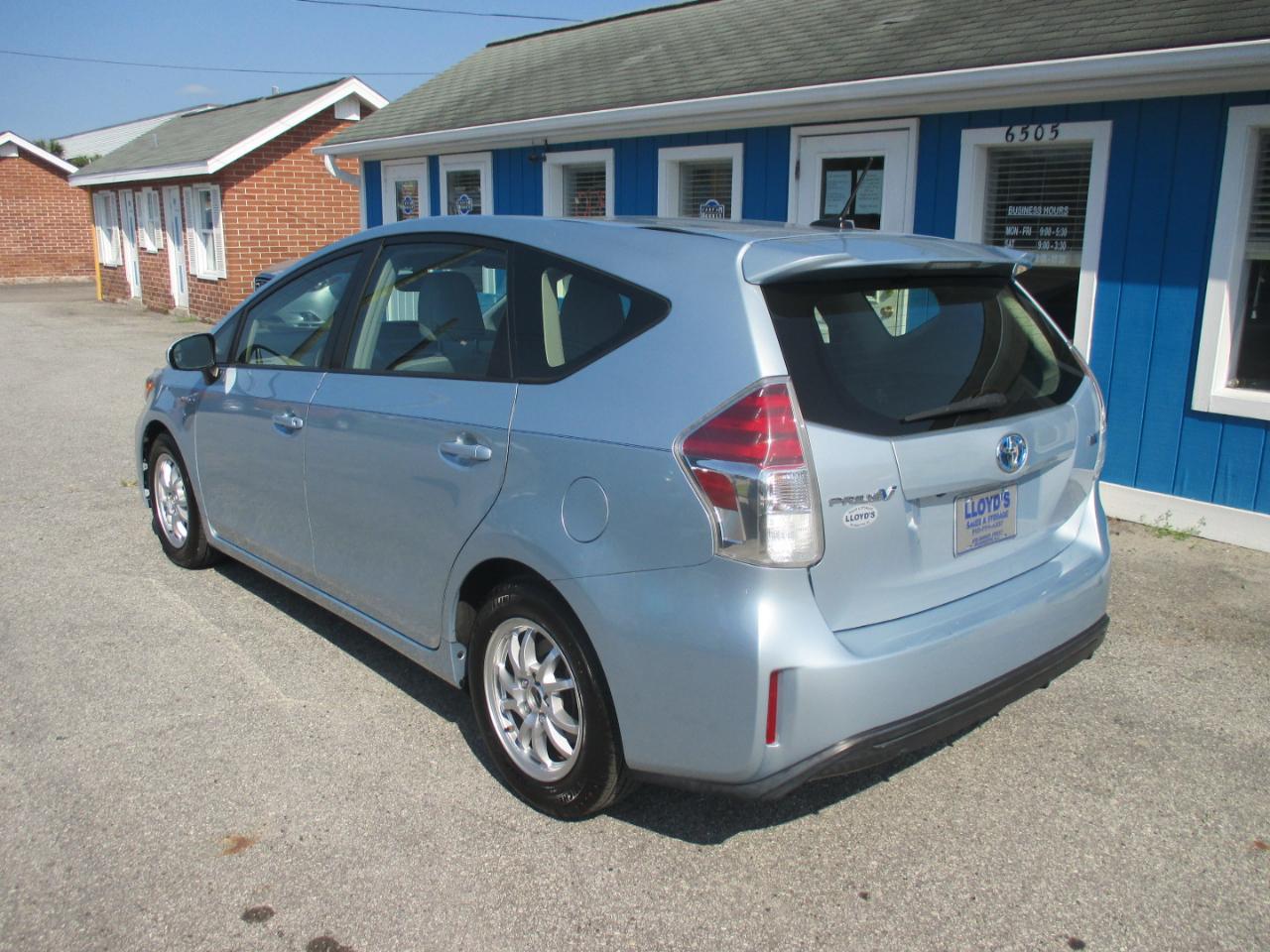 Toyota Prius V 5dr Wgn Three (Natl) 2016
