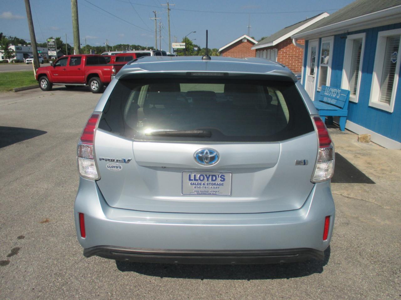 Toyota Prius V 5dr Wgn Three (Natl) 2016