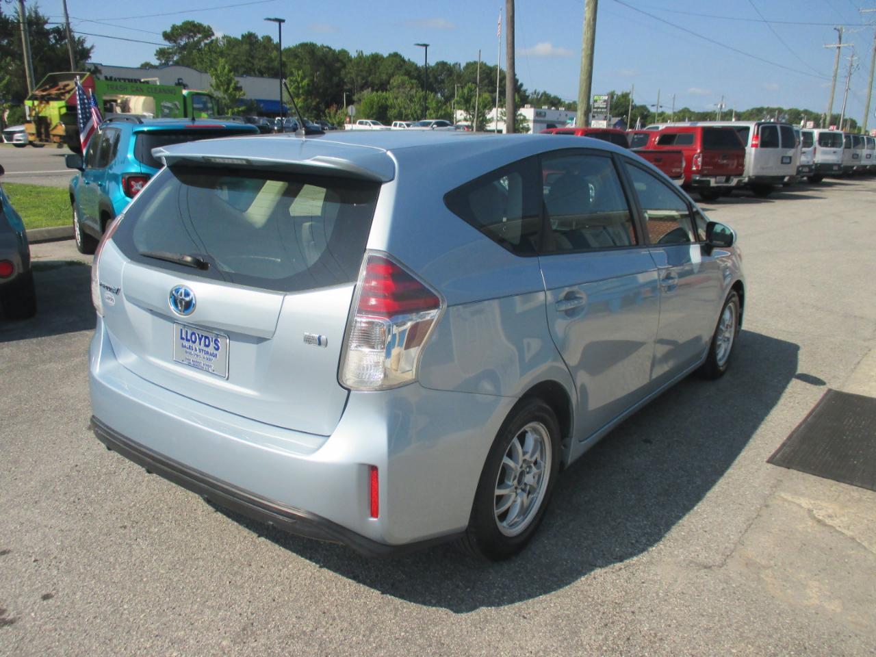 Toyota Prius V 5dr Wgn Three (Natl) 2016
