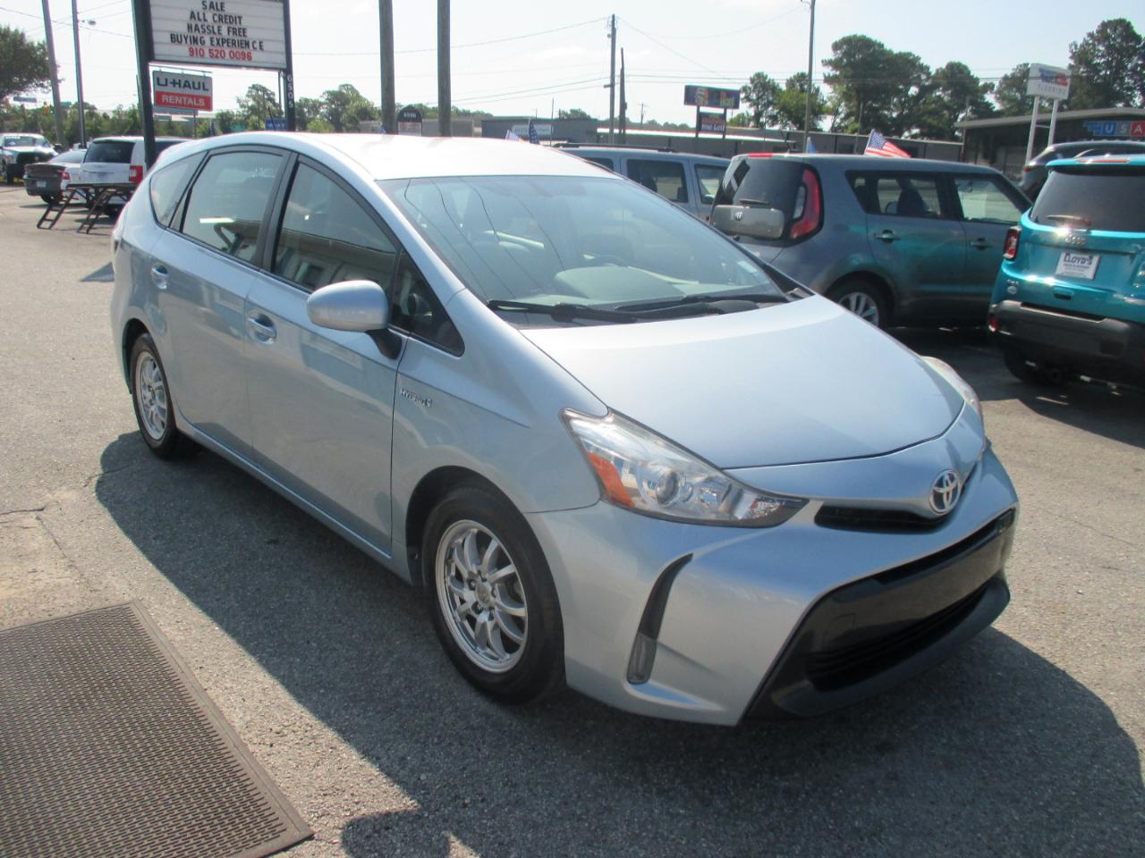 Toyota Prius V 5dr Wgn Three (Natl) 2016