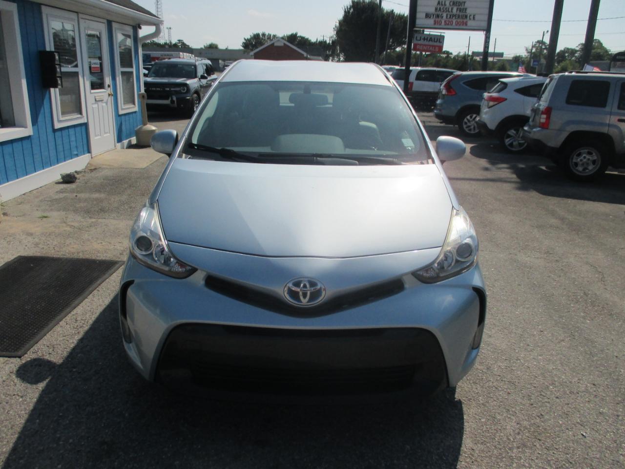 Toyota Prius V 5dr Wgn Three (Natl) 2016