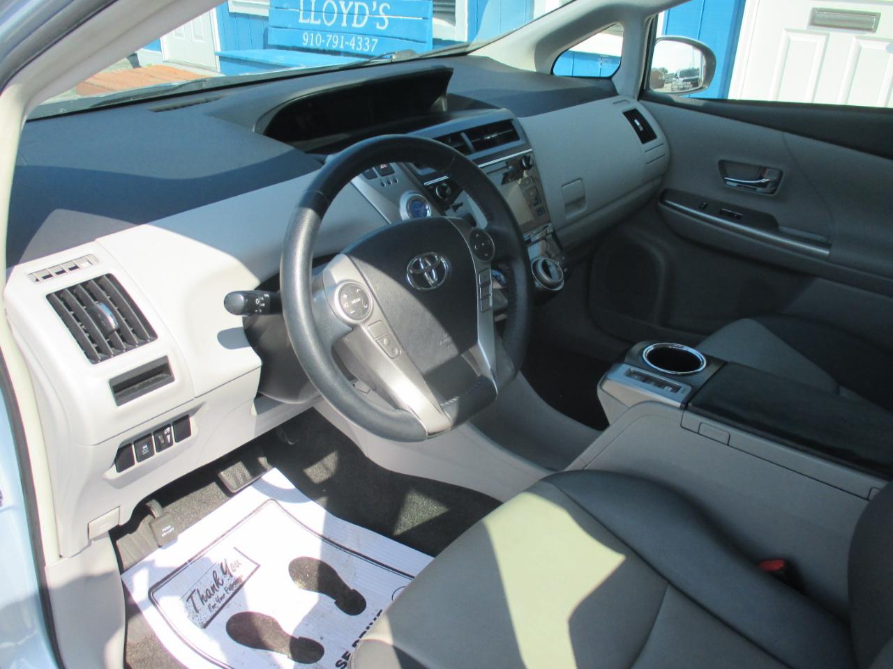 Toyota Prius V 5dr Wgn Three (Natl) 2016