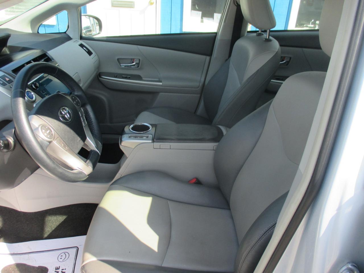 Toyota Prius V 5dr Wgn Three (Natl) 2016