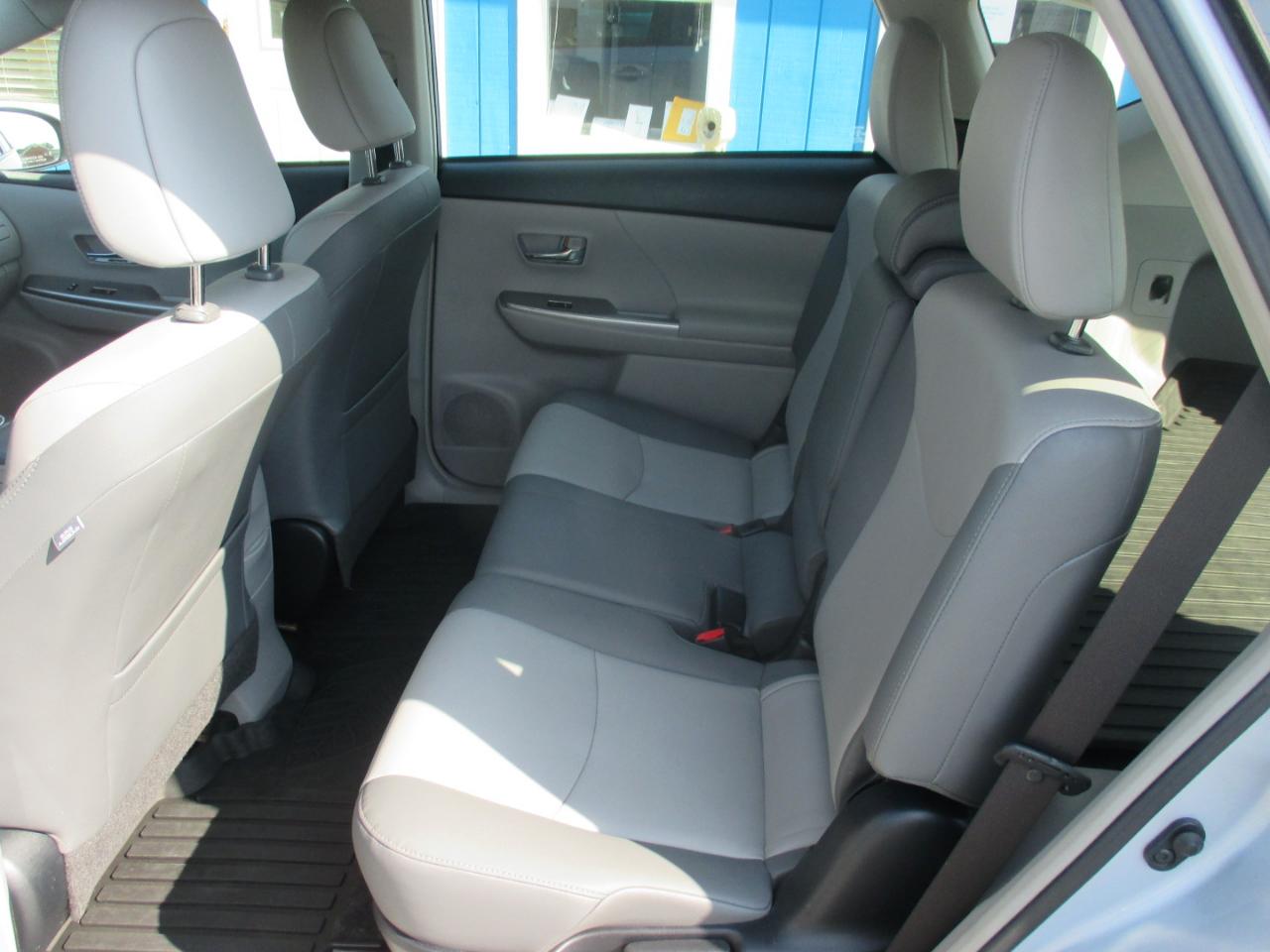 Toyota Prius V 5dr Wgn Three (Natl) 2016