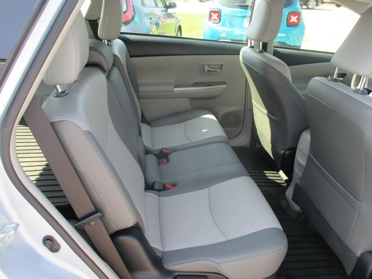 Toyota Prius V 5dr Wgn Three (Natl) 2016