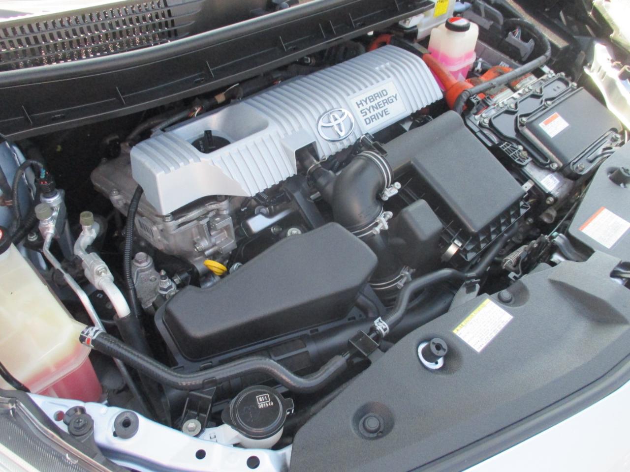 Toyota Prius V 5dr Wgn Three (Natl) 2016
