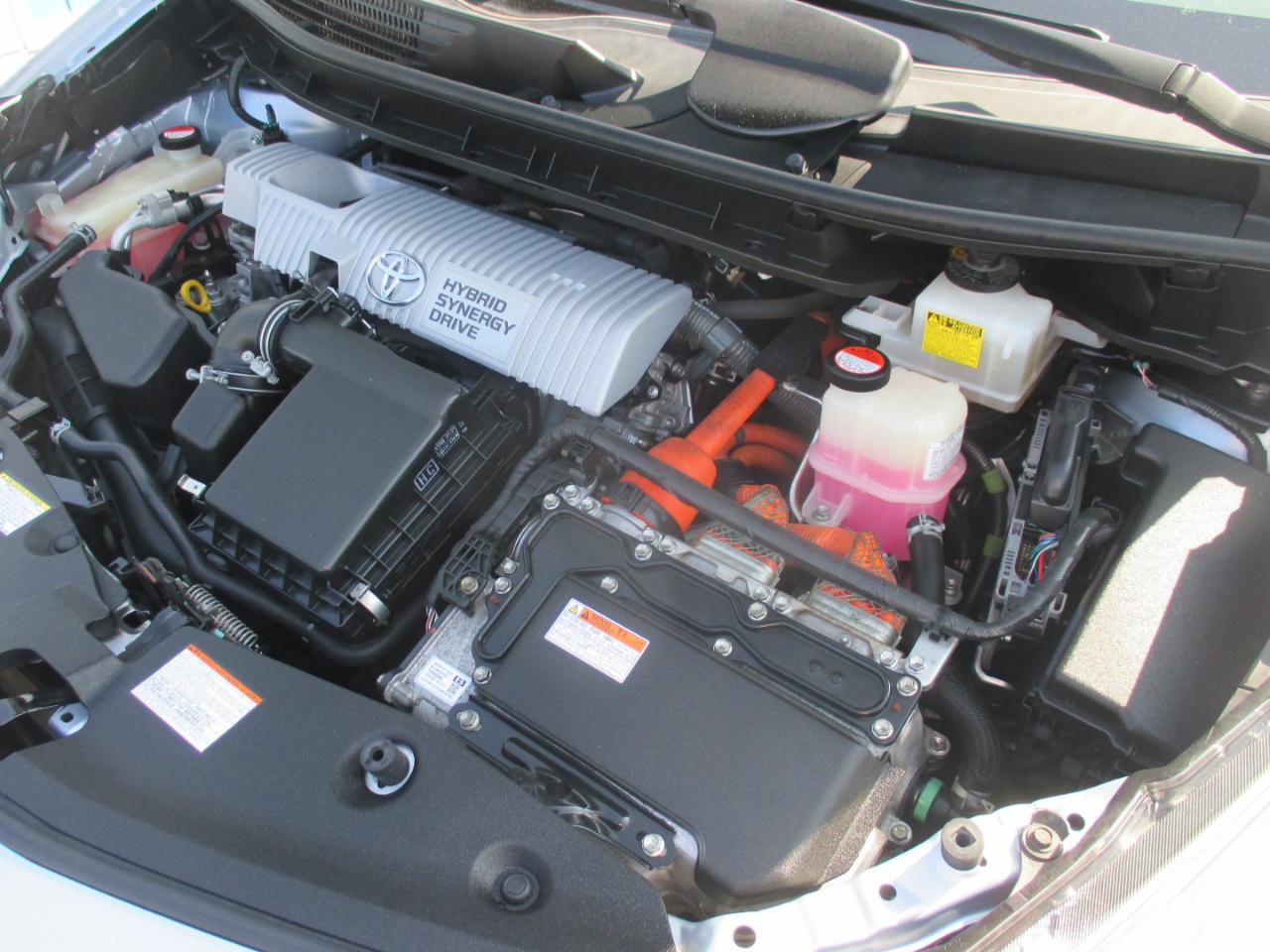 Toyota Prius V 5dr Wgn Three (Natl) 2016