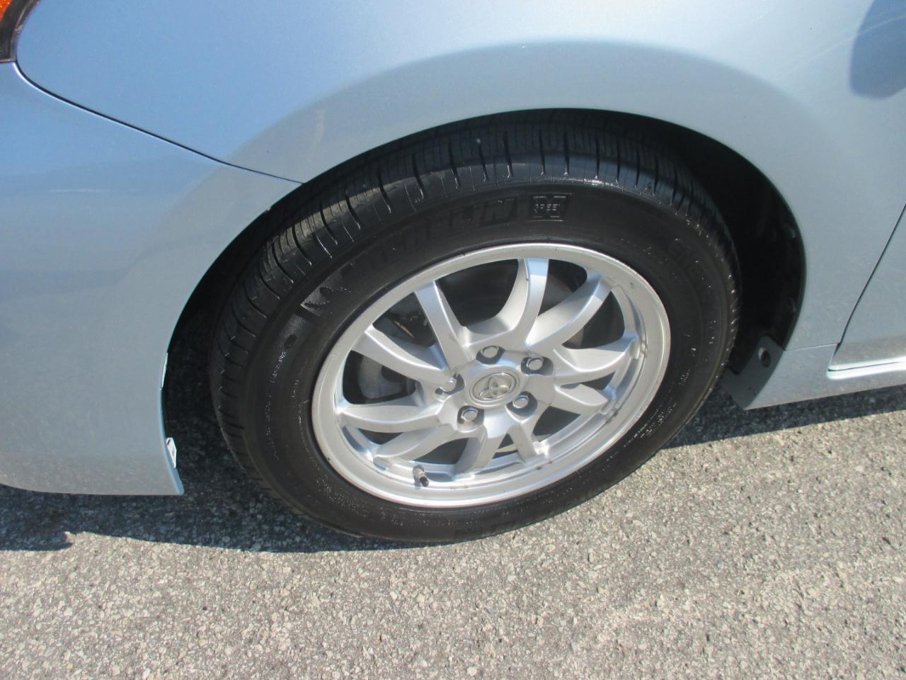 Toyota Prius V 5dr Wgn Three (Natl) 2016