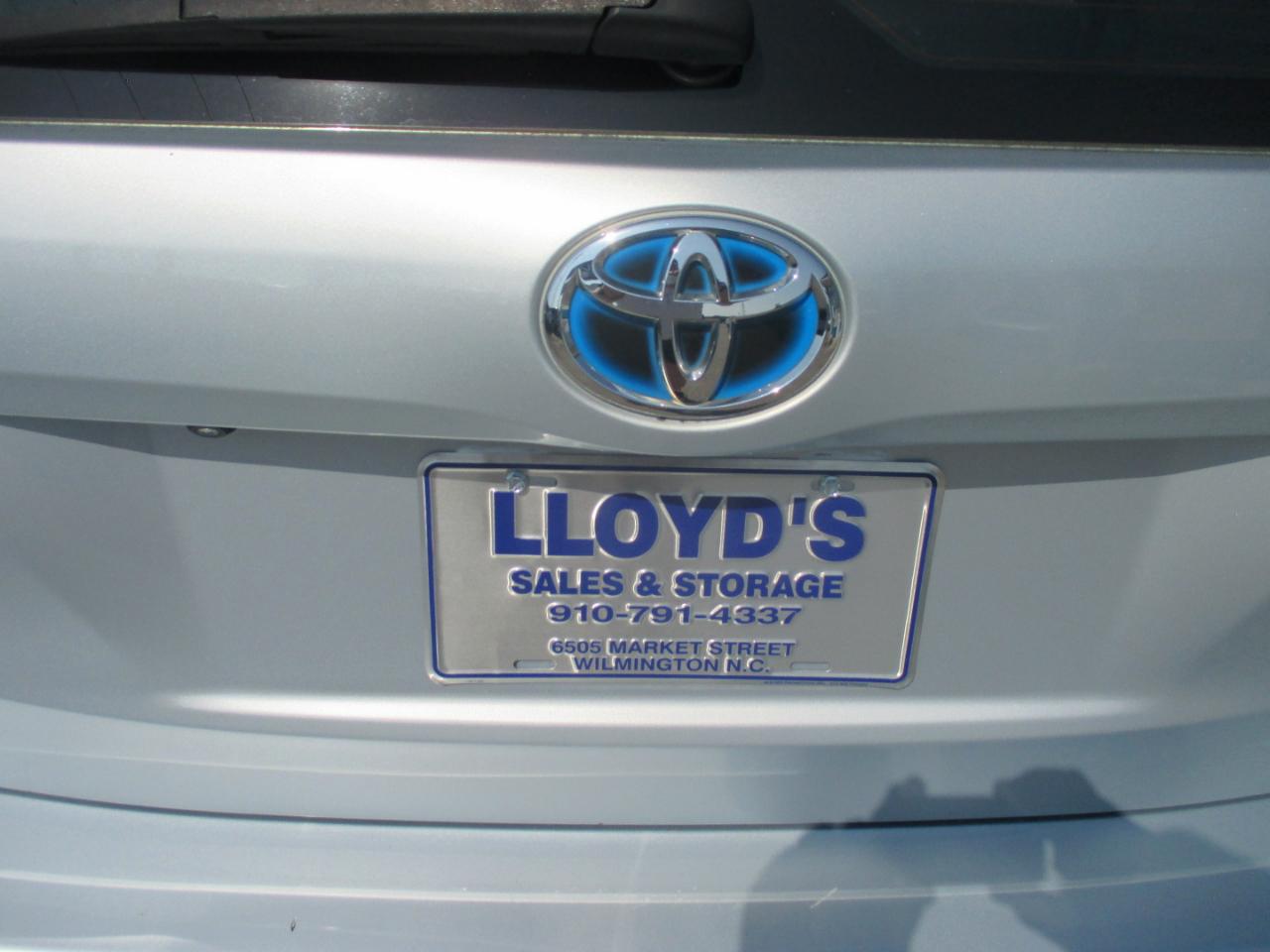 Toyota Prius V 5dr Wgn Three (Natl) 2016