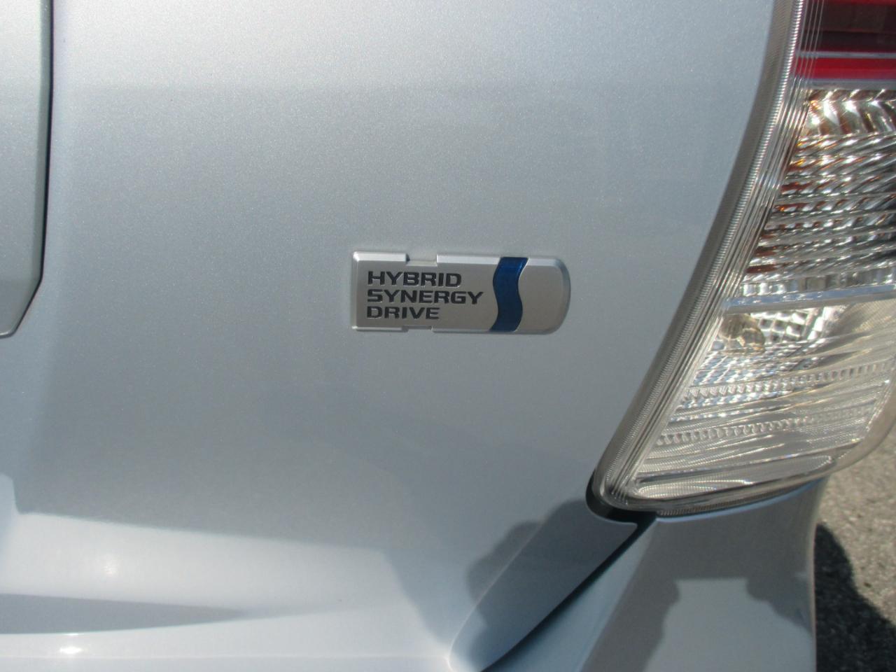 Toyota Prius V 5dr Wgn Three (Natl) 2016