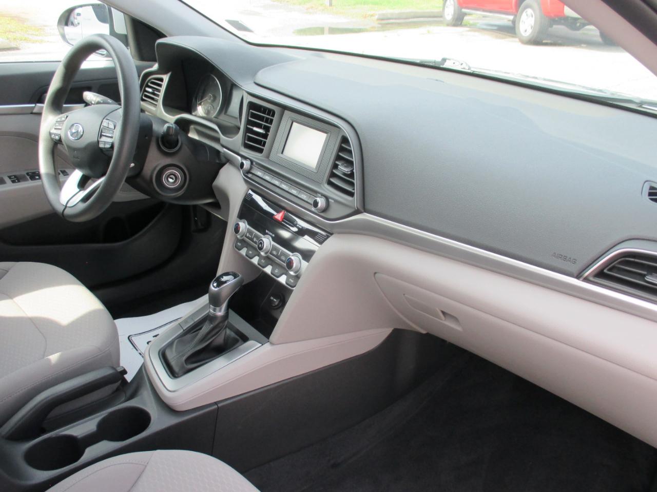 Hyundai Elantra SE IVT 2020