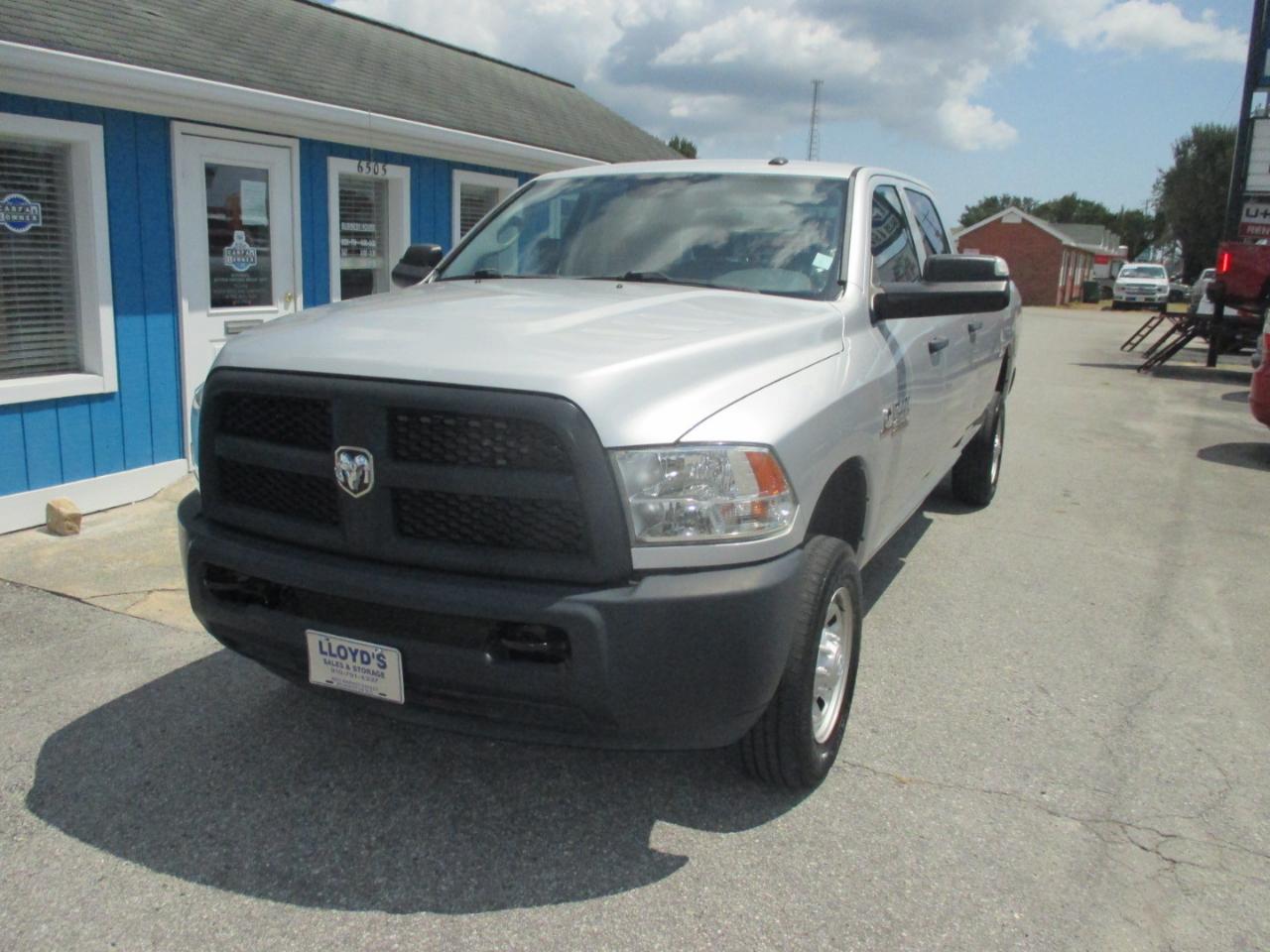 RAM 2500 Tradesman 4x4 Crew Cab 8' Box 2017