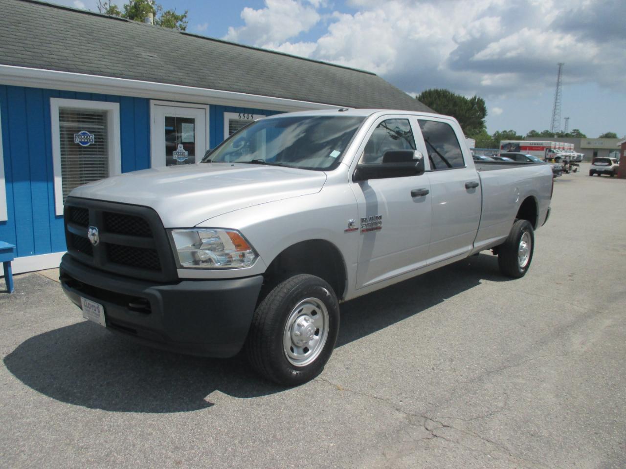 RAM 2500 Tradesman 4x4 Crew Cab 8' Box 2017