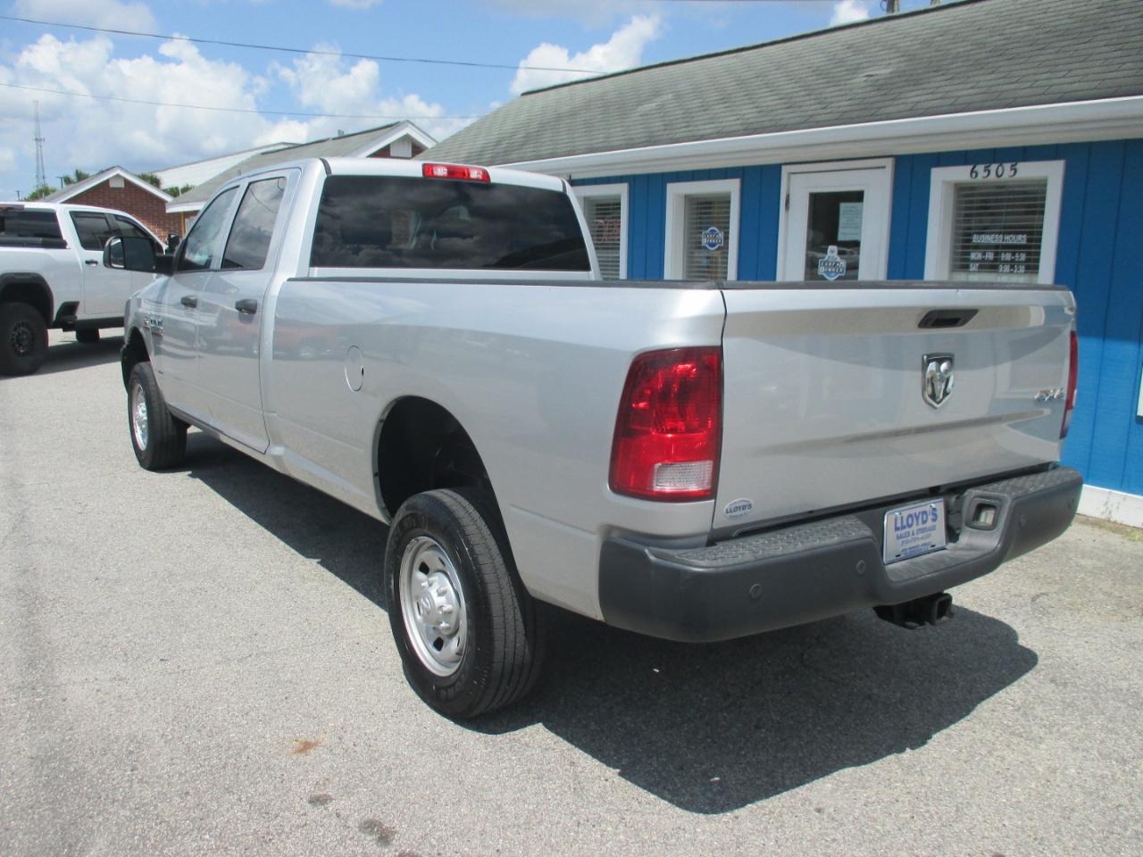 RAM 2500 Tradesman 4x4 Crew Cab 8' Box 2017