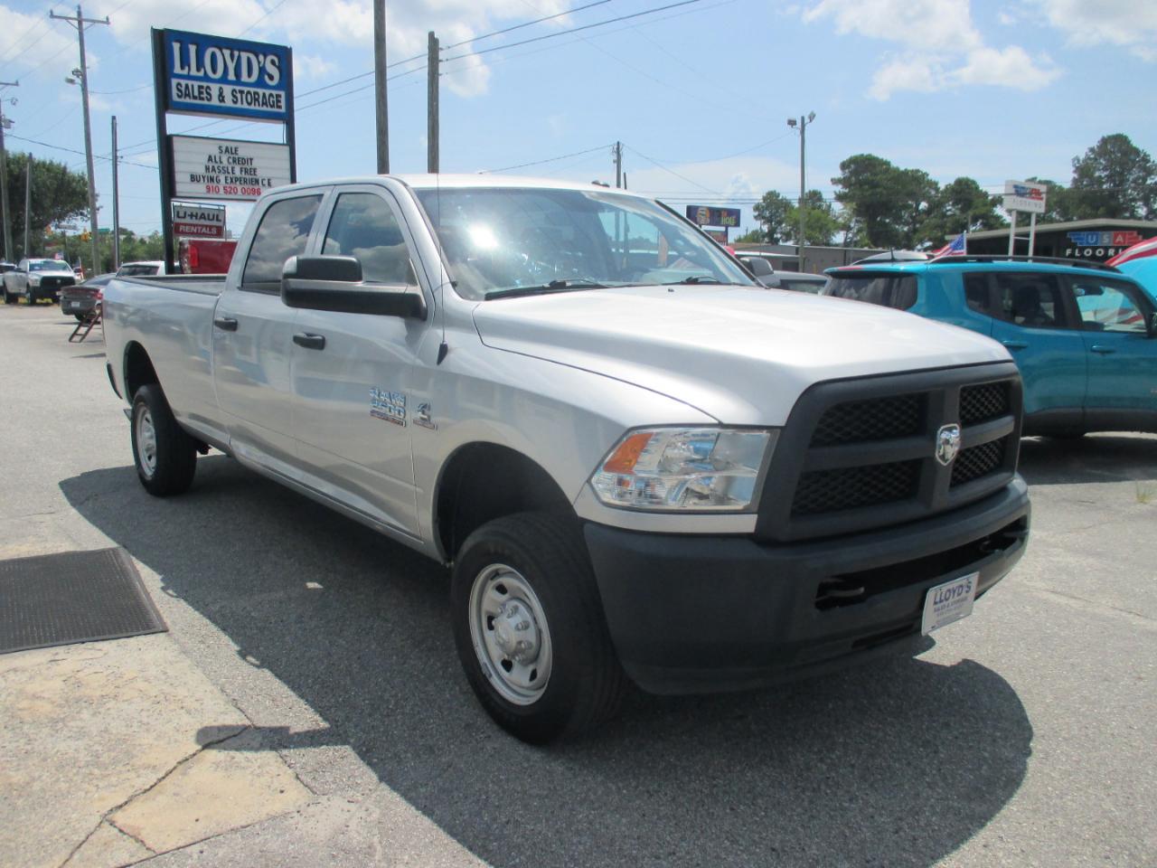 RAM 2500 Tradesman 4x4 Crew Cab 8' Box 2017