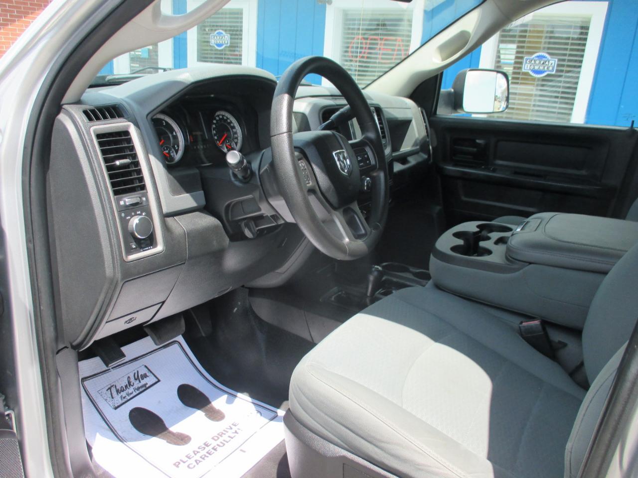 RAM 2500 Tradesman 4x4 Crew Cab 8' Box 2017