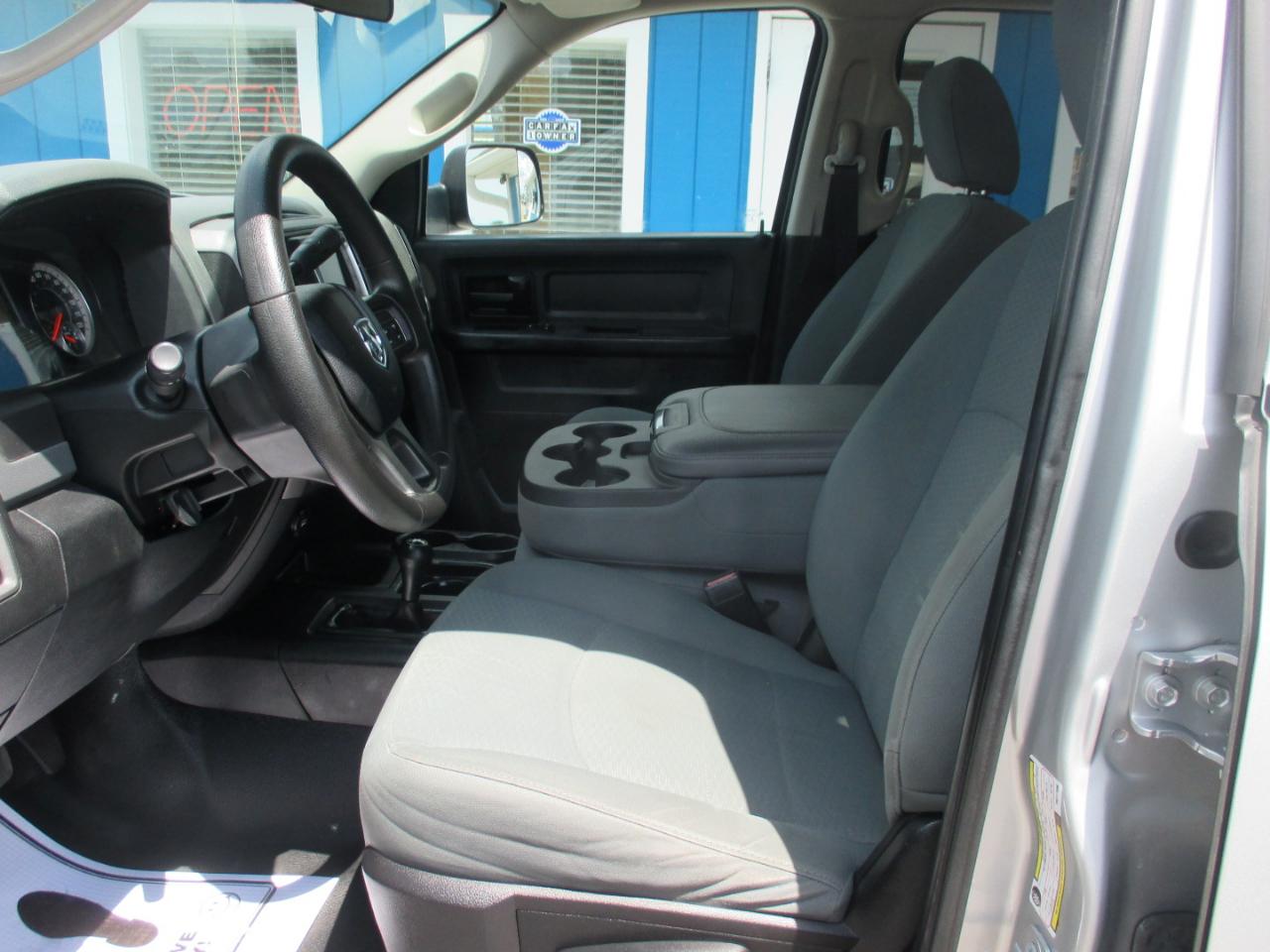 RAM 2500 Tradesman 4x4 Crew Cab 8' Box 2017