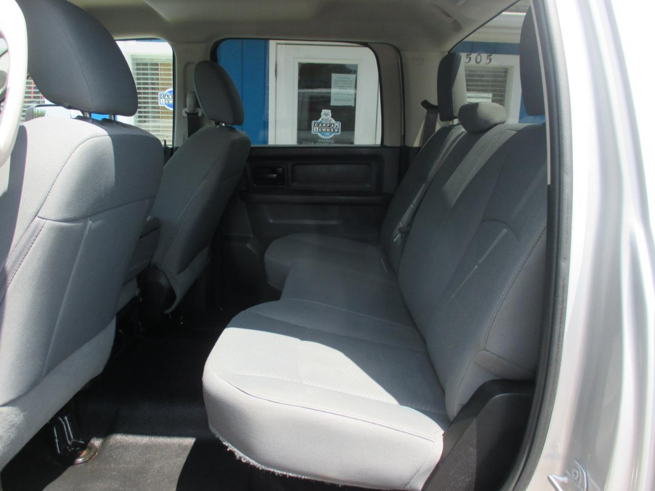 RAM 2500 Tradesman 4x4 Crew Cab 8' Box 2017