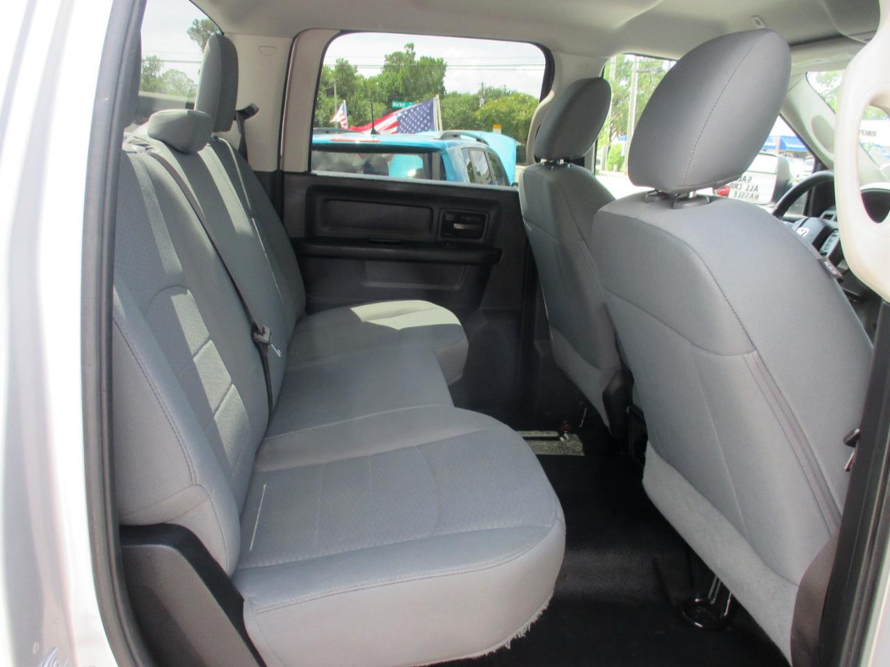 RAM 2500 Tradesman 4x4 Crew Cab 8' Box 2017