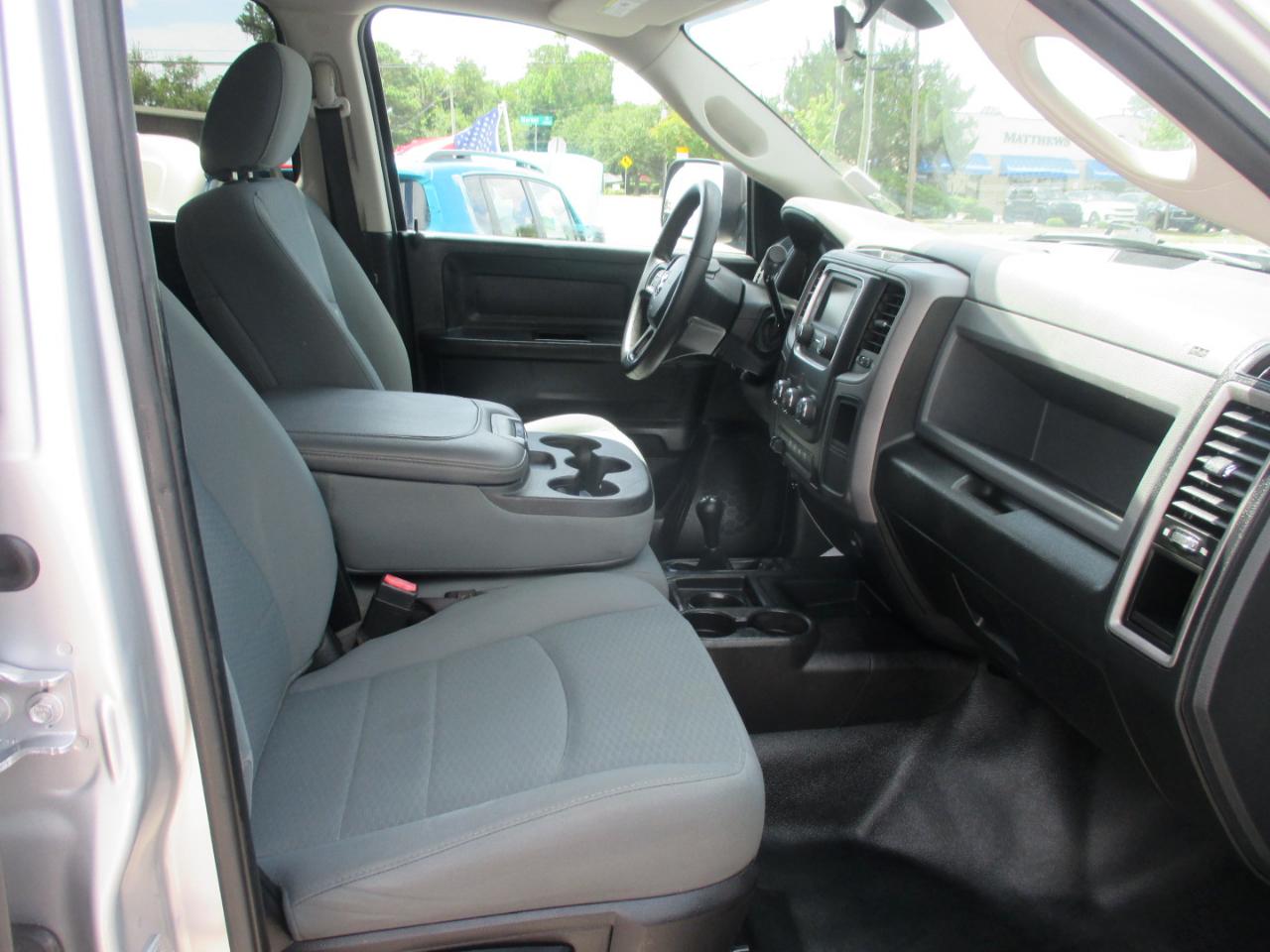 RAM 2500 Tradesman 4x4 Crew Cab 8' Box 2017