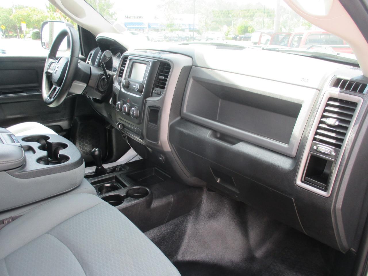 RAM 2500 Tradesman 4x4 Crew Cab 8' Box 2017