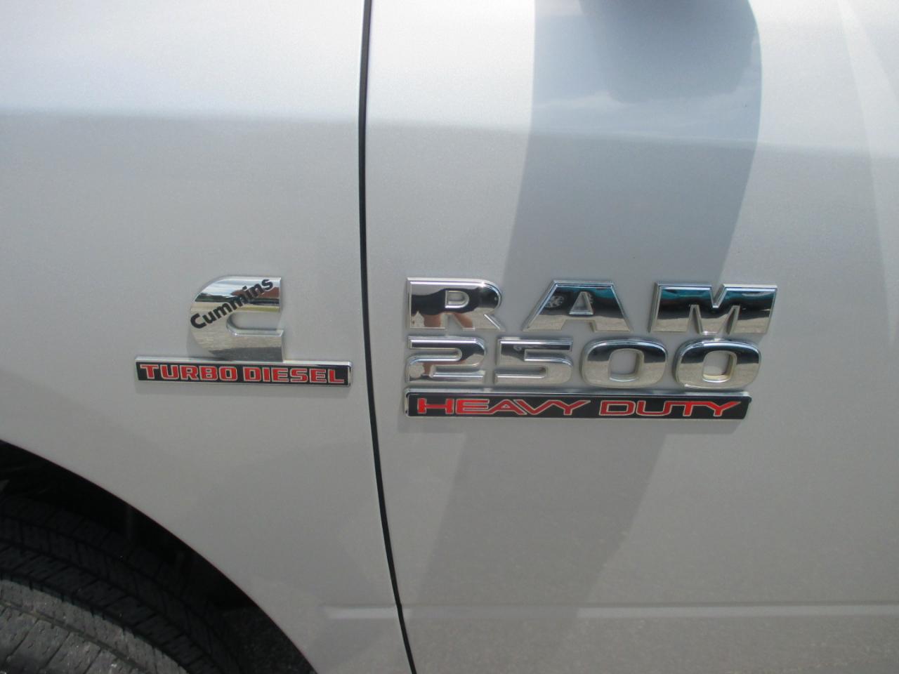 RAM 2500 Tradesman 4x4 Crew Cab 8' Box 2017