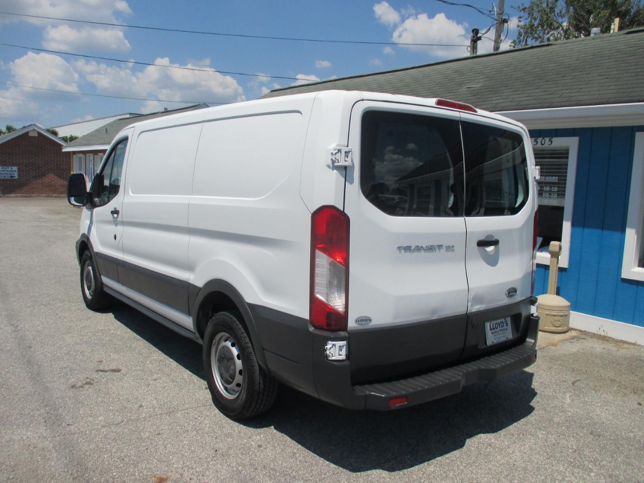 Ford Transit Van T-150 130" Low Rf 8600 GVWR Swing-Out RH Dr 2017