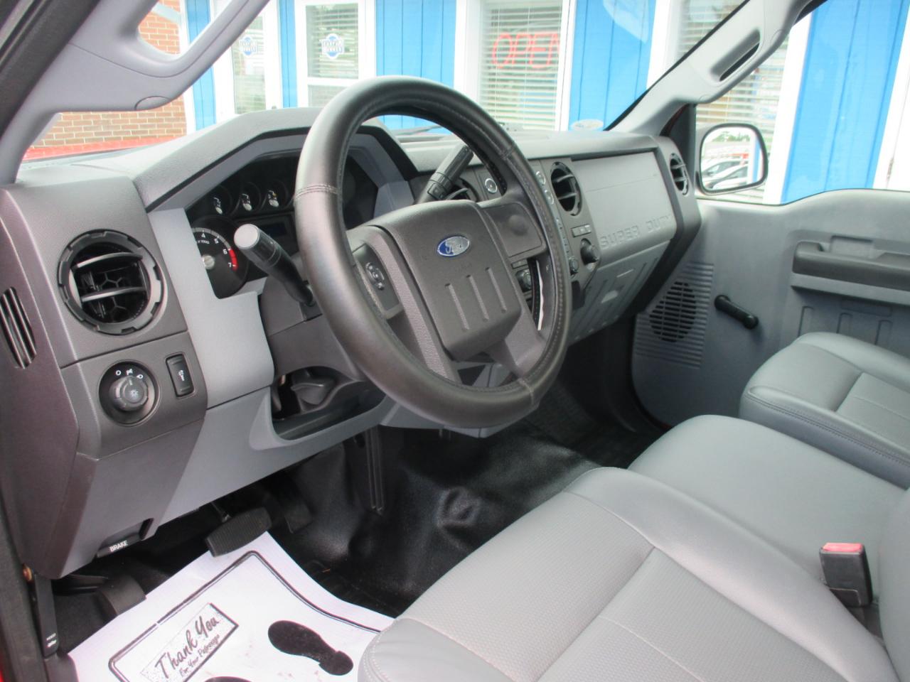 Ford Super Duty F-250 SRW 2WD Reg Cab 137" XL 2015