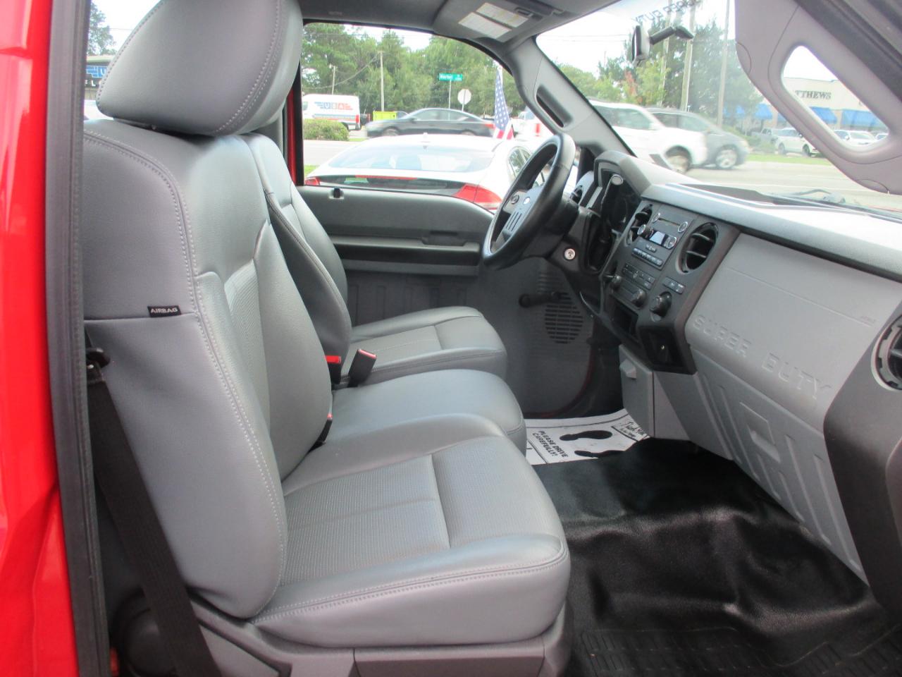 Ford Super Duty F-250 SRW 2WD Reg Cab 137" XL 2015