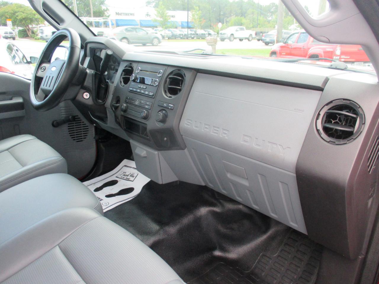 Ford Super Duty F-250 SRW 2WD Reg Cab 137" XL 2015