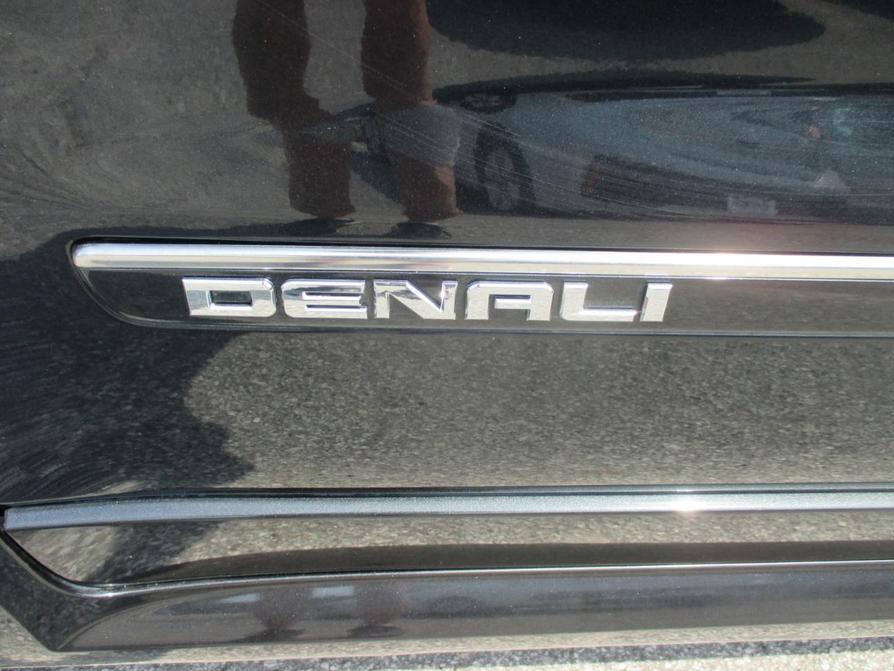 GMC Acadia FWD 4dr Denali 2012