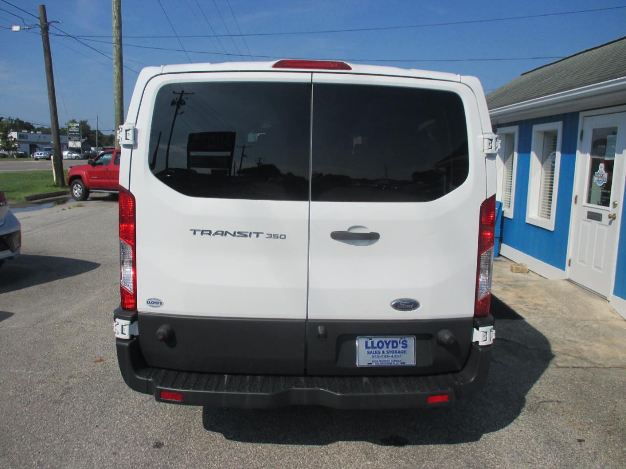 Ford Transit Wagon T-350 148" Low Roof XLT Swing-Out RH Dr 2016
