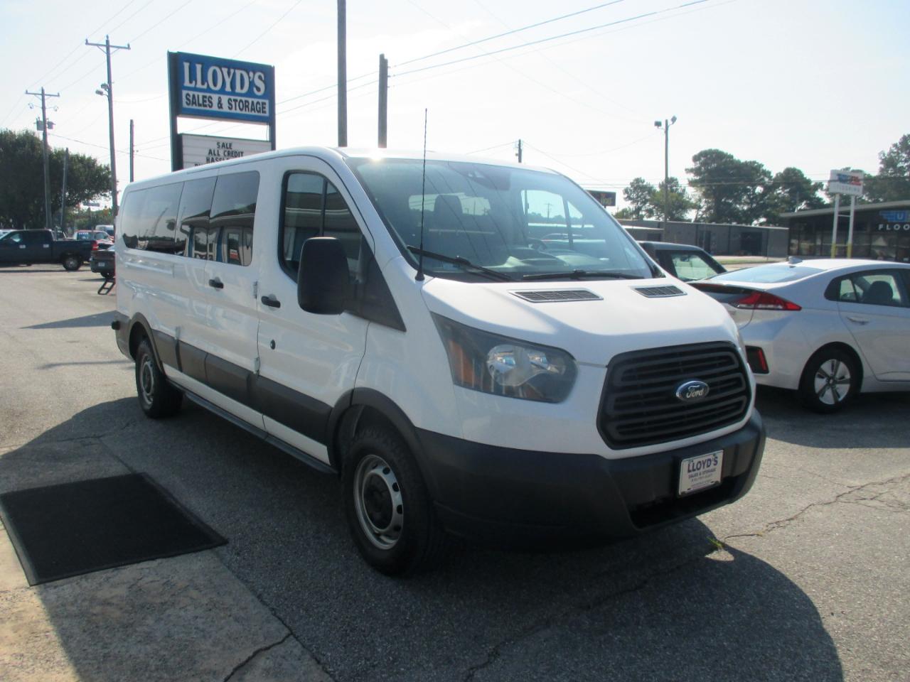 Ford Transit Wagon T-350 148" Low Roof XLT Swing-Out RH Dr 2016