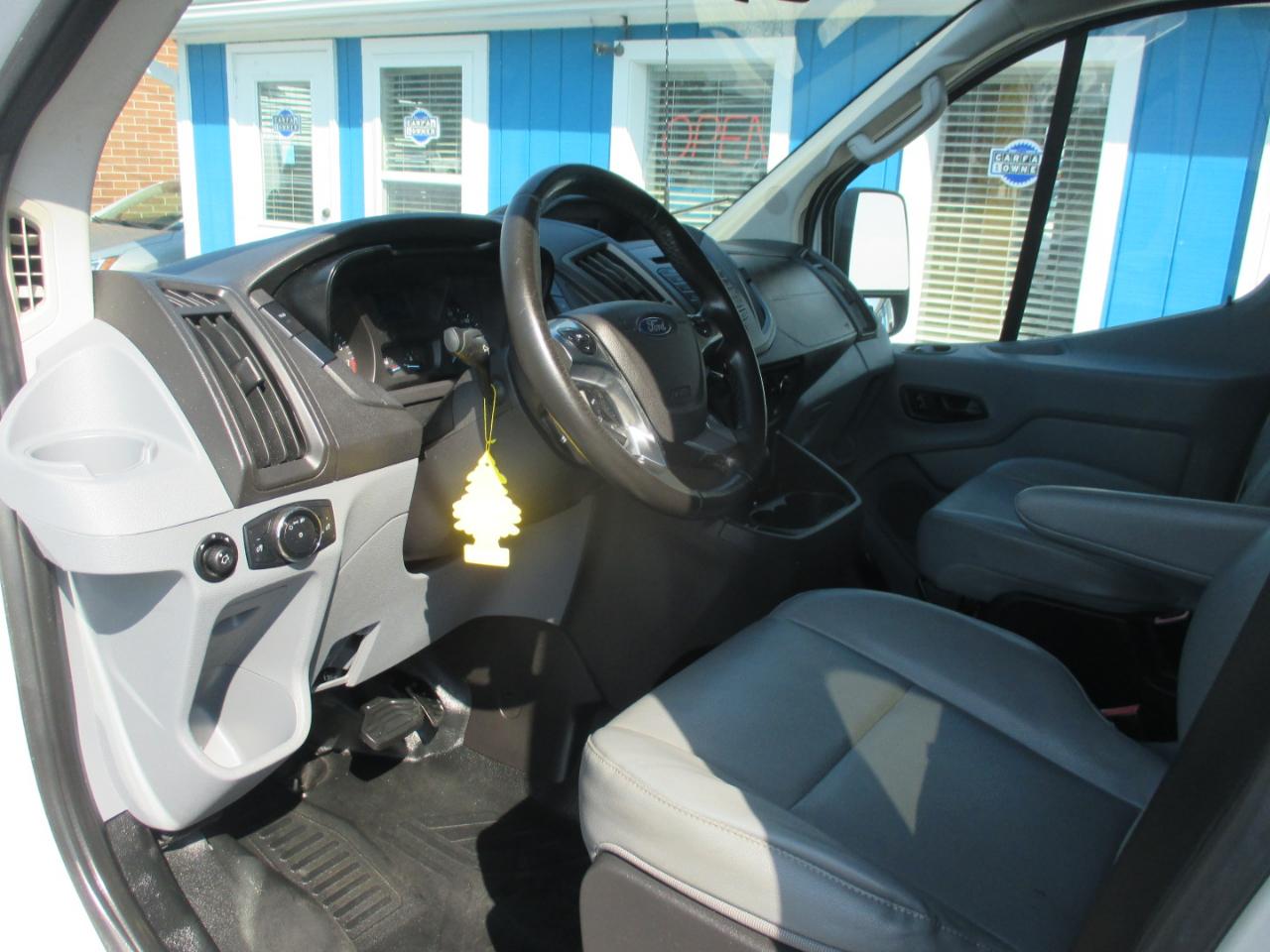 Ford Transit Wagon T-350 148" Low Roof XLT Swing-Out RH Dr 2016