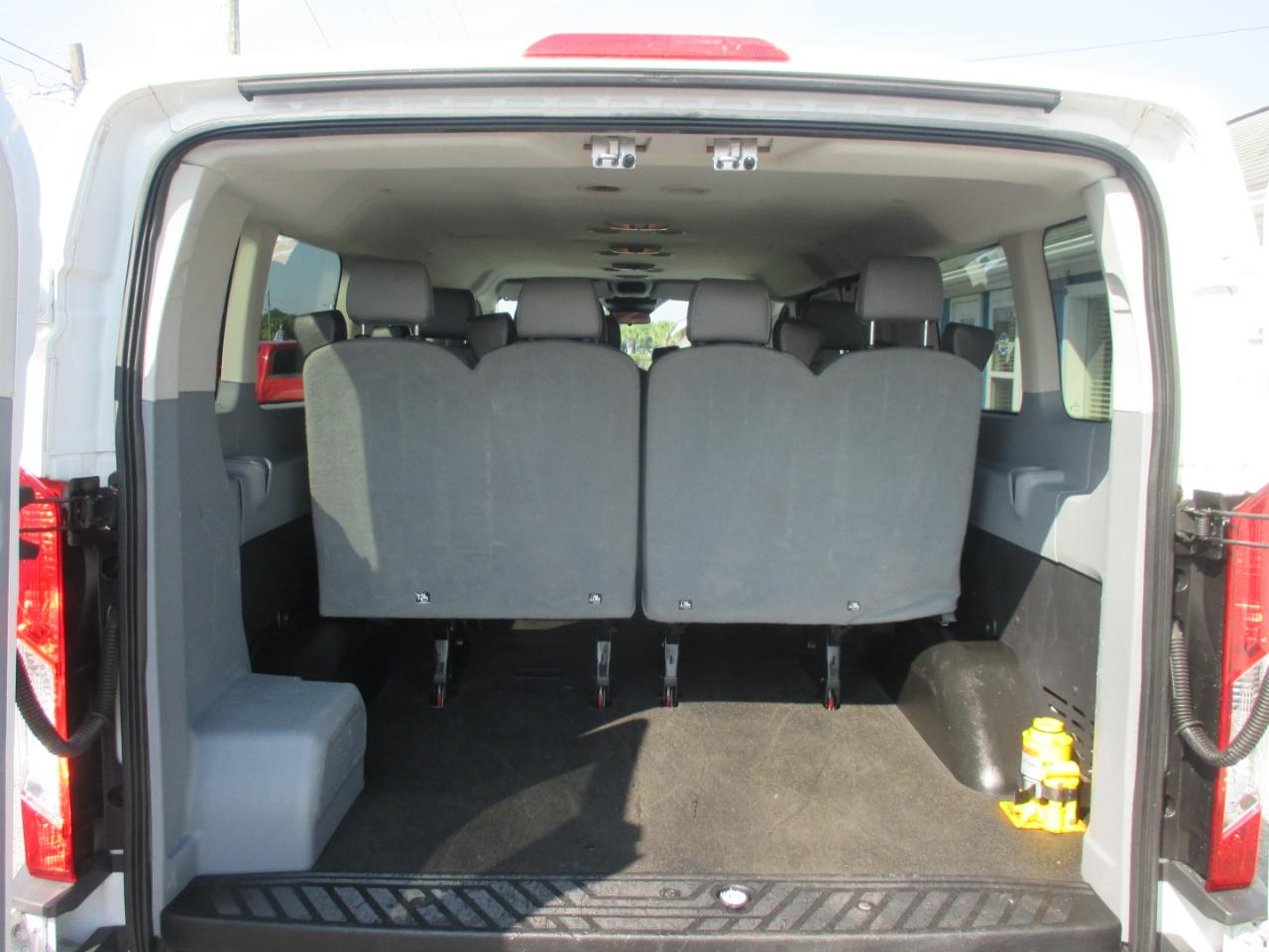 Ford Transit Wagon T-350 148" Low Roof XLT Swing-Out RH Dr 2016