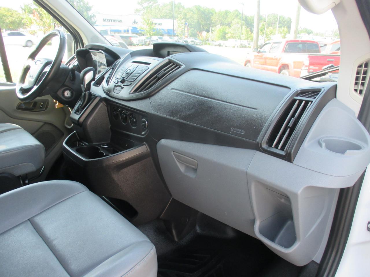 Ford Transit Wagon T-350 148" Low Roof XLT Swing-Out RH Dr 2016