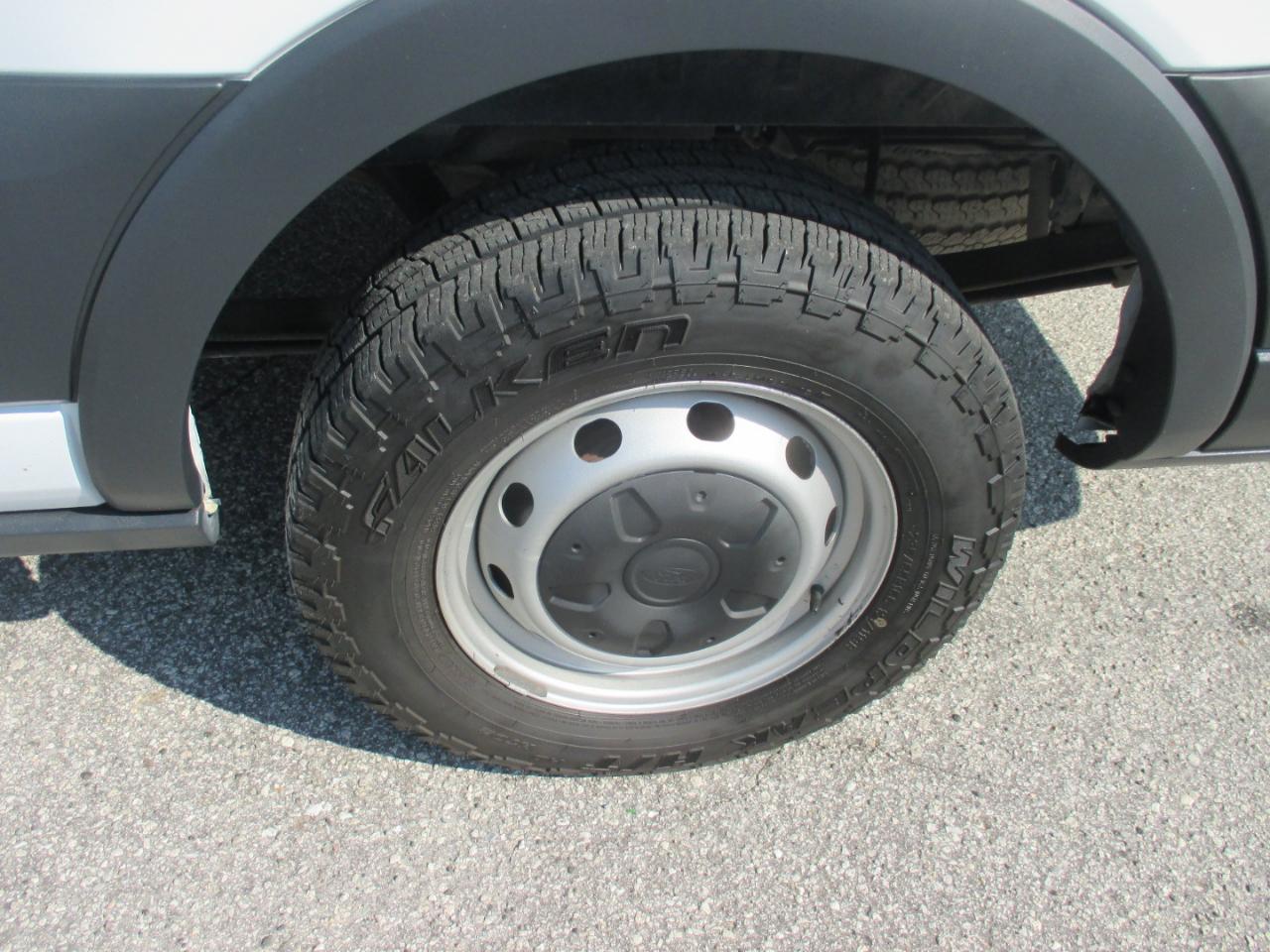 Ford Transit Wagon T-350 148" Low Roof XLT Swing-Out RH Dr 2016