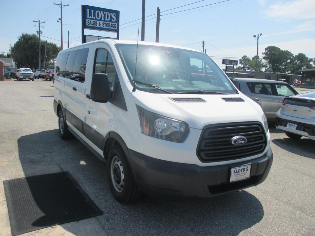 Ford Transit Passenger Wagon T-150 130" Low Roof XL RWD 2018