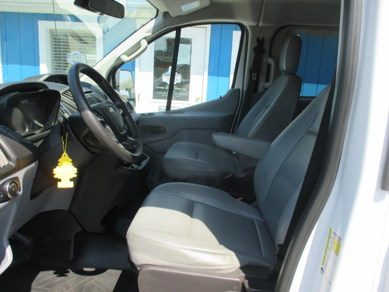 Ford Transit Passenger Wagon T-150 130" Low Roof XL RWD 2018