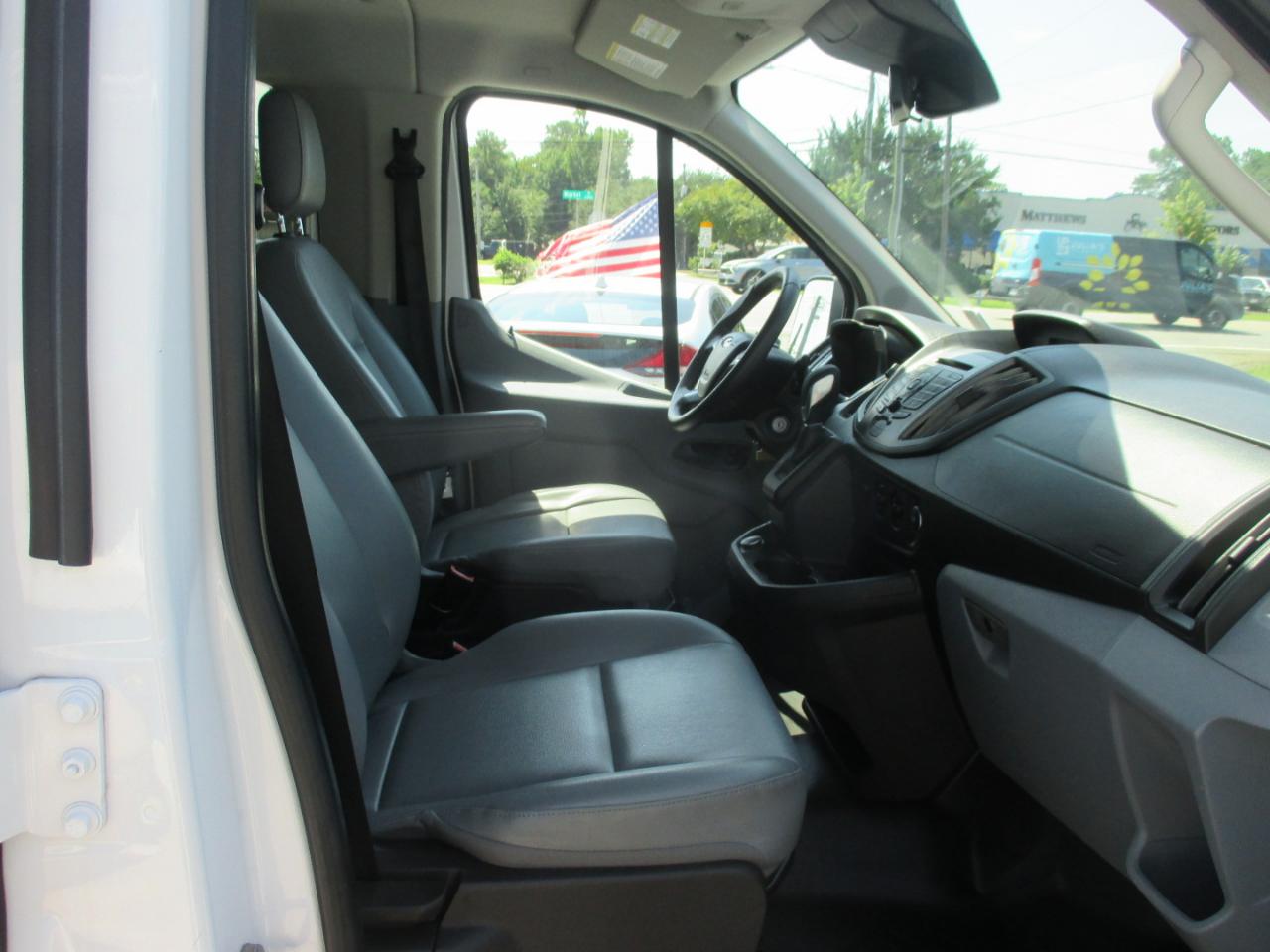 Ford Transit Passenger Wagon T-150 130" Low Roof XL RWD 2018