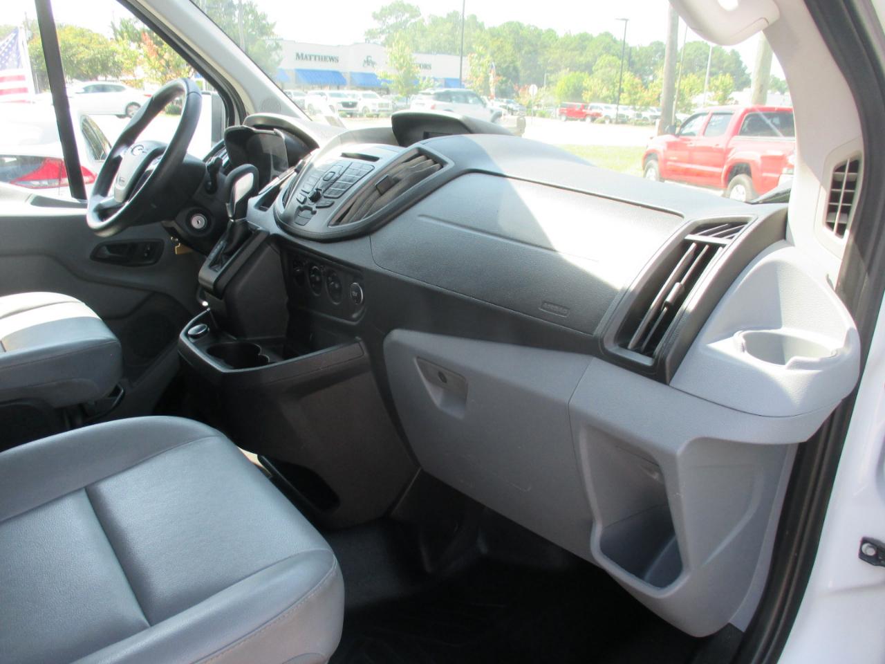 Ford Transit Passenger Wagon T-150 130" Low Roof XL RWD 2018