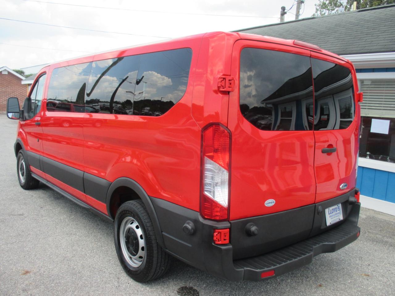 Ford Transit Wagon T-350 148" Low Roof XL Swing-Out RH Dr 2016