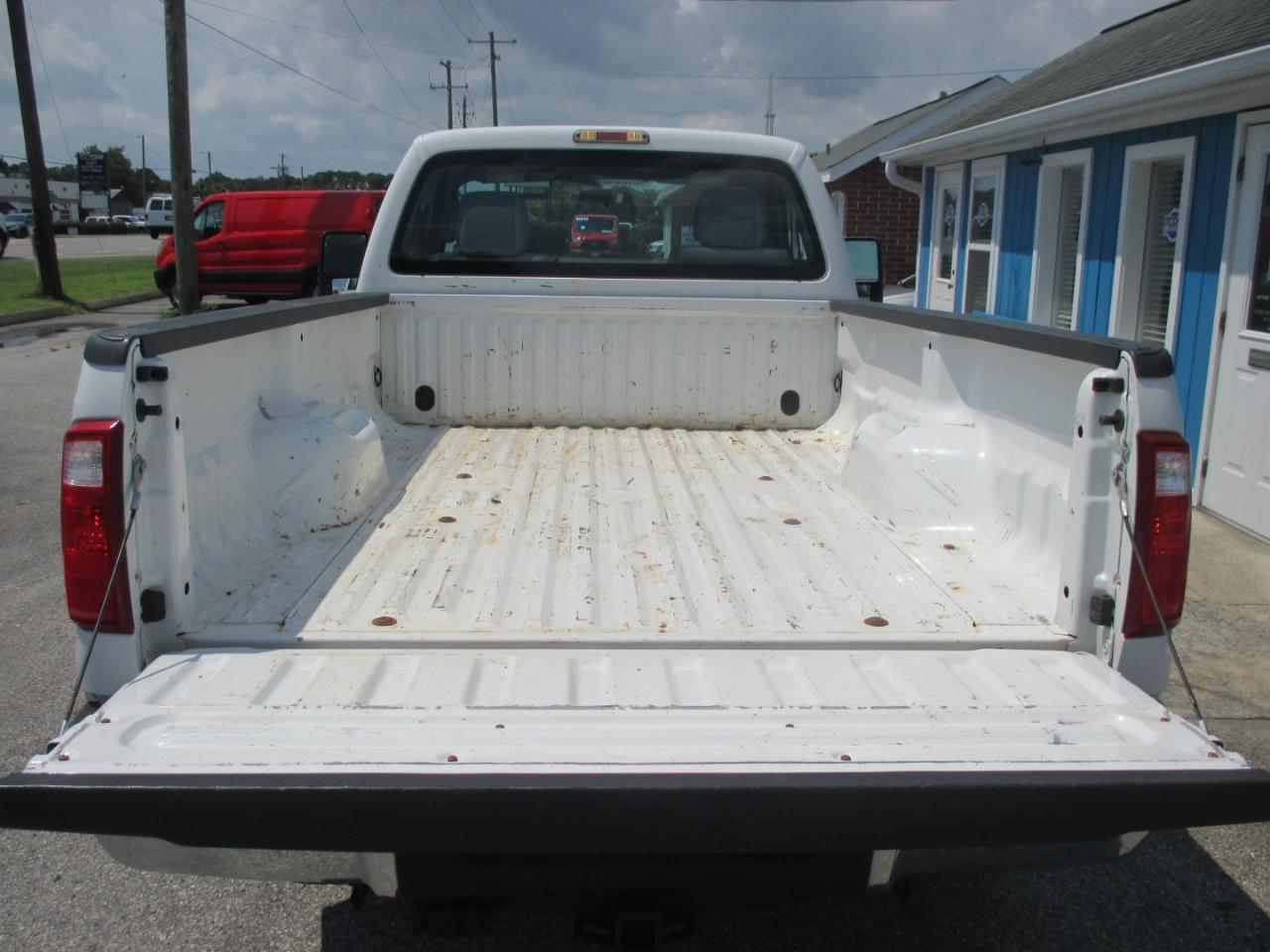 Ford Super Duty F-250 SRW 2WD Reg Cab 137" XL 2016