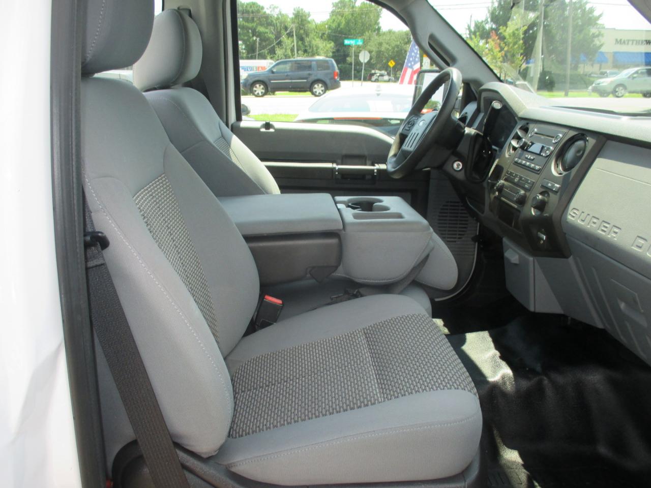 Ford Super Duty F-250 SRW 2WD Reg Cab 137" XL 2016