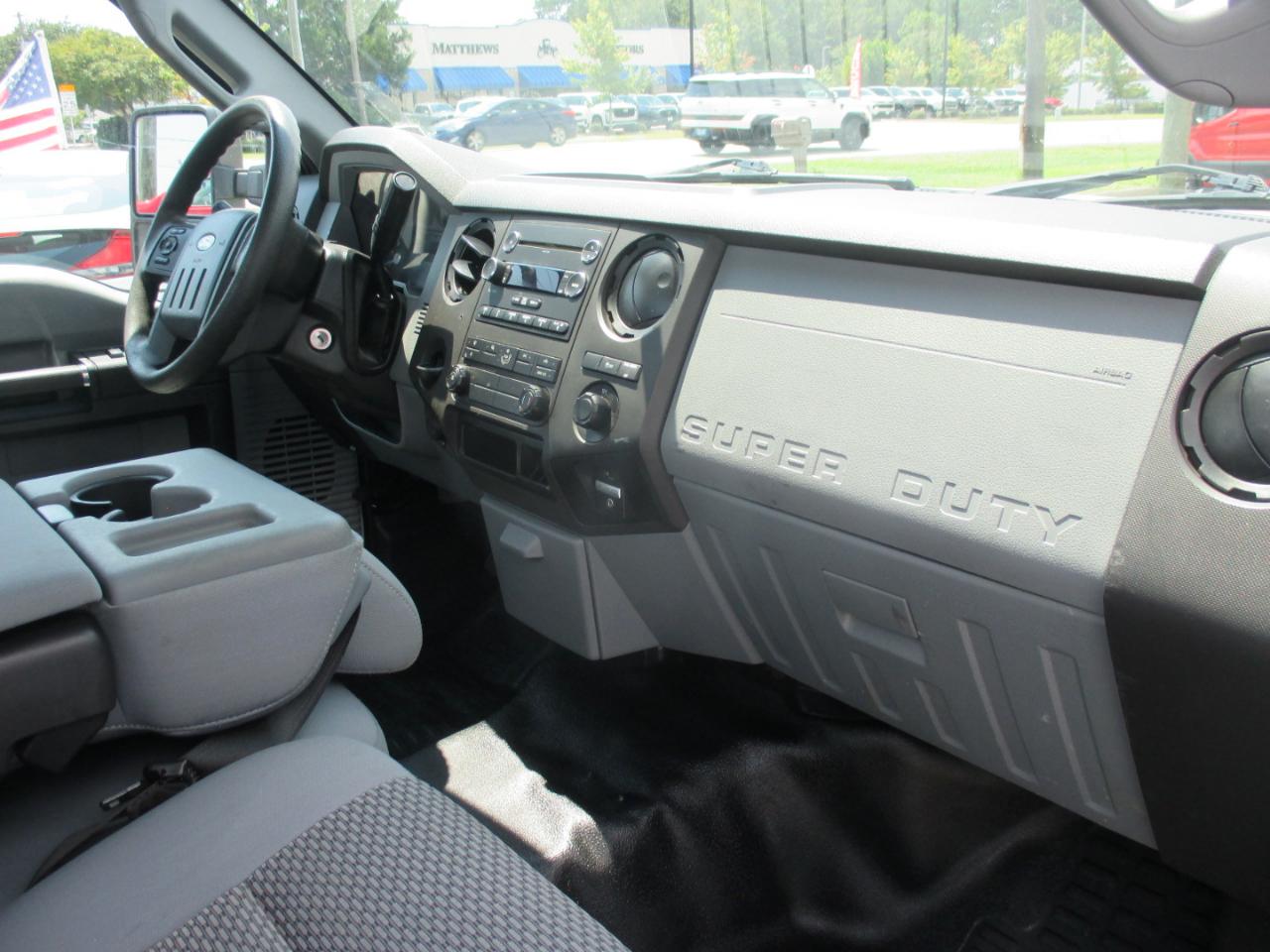 Ford Super Duty F-250 SRW 2WD Reg Cab 137" XL 2016
