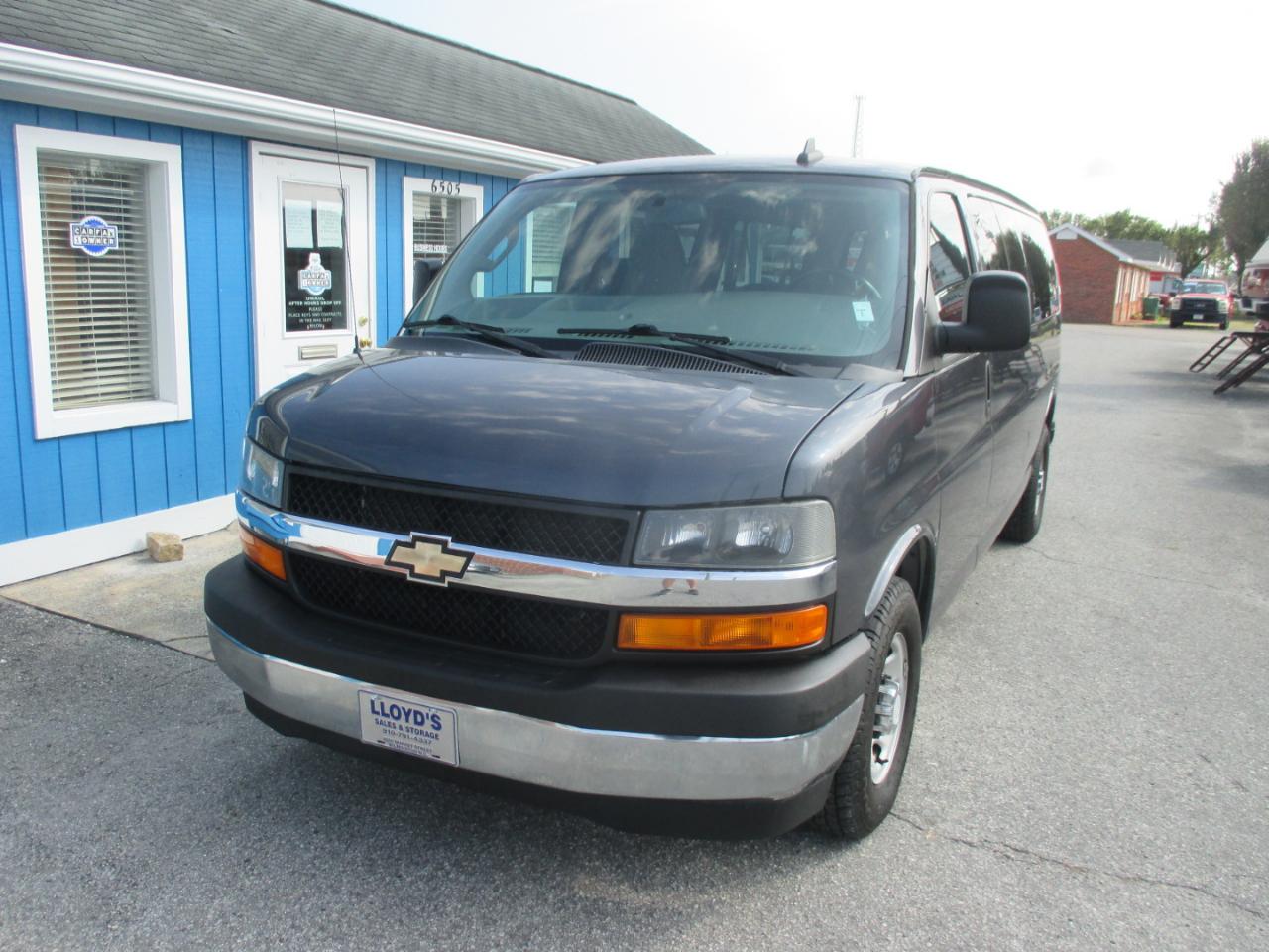 Chevrolet Express Passenger RWD 3500 155" LT w/1LT 2017
