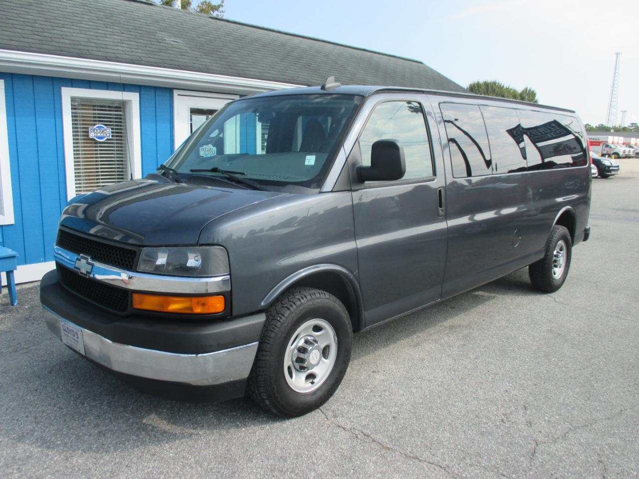 Chevrolet Express Passenger RWD 3500 155" LT w/1LT 2017