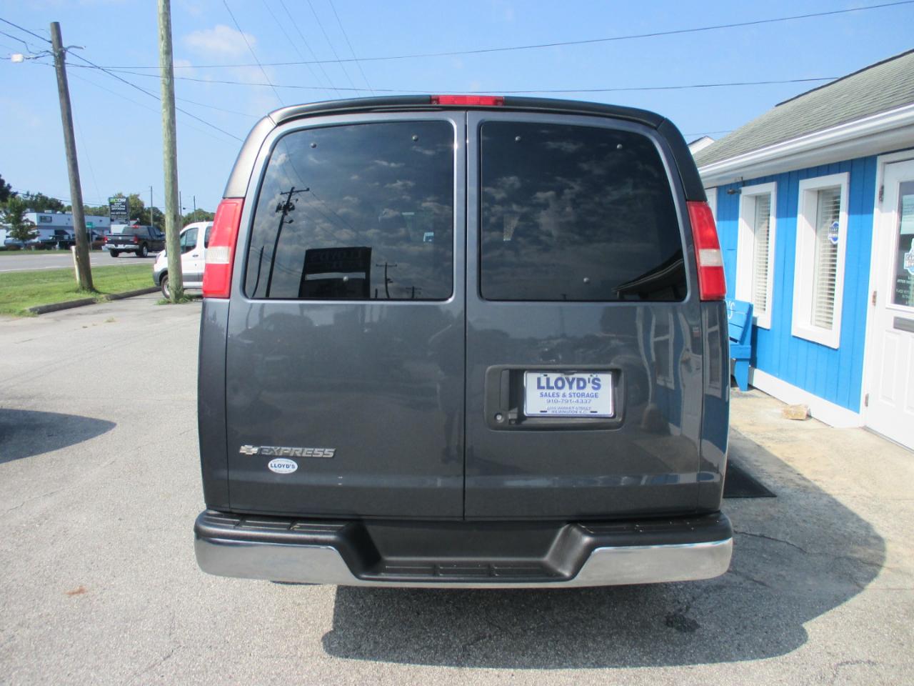 Chevrolet Express Passenger RWD 3500 155" LT w/1LT 2017